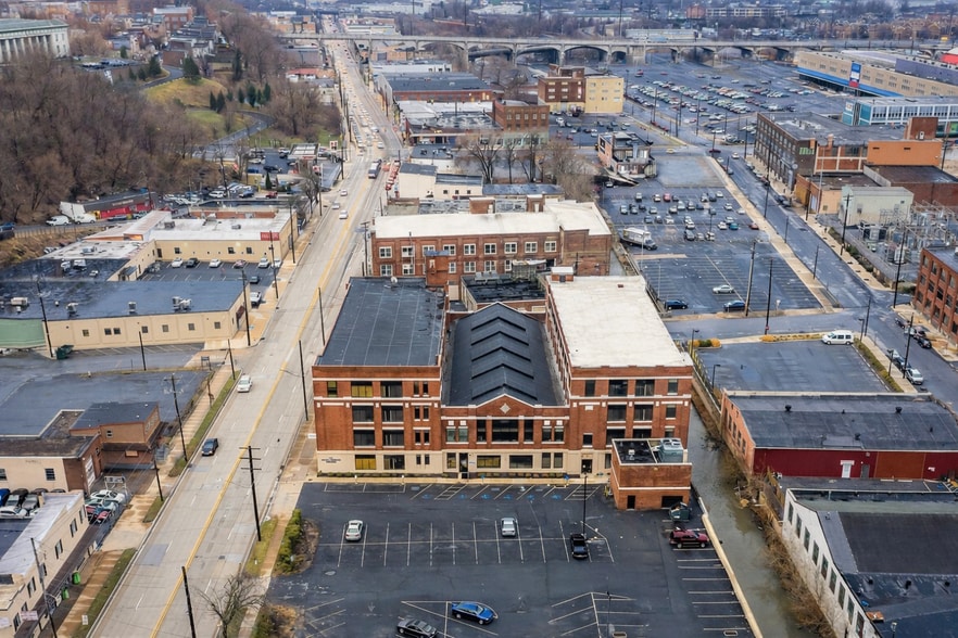 100 N Cameron St, Harrisburg, PA à vendre - Photo du bâtiment - Image 3 de 7