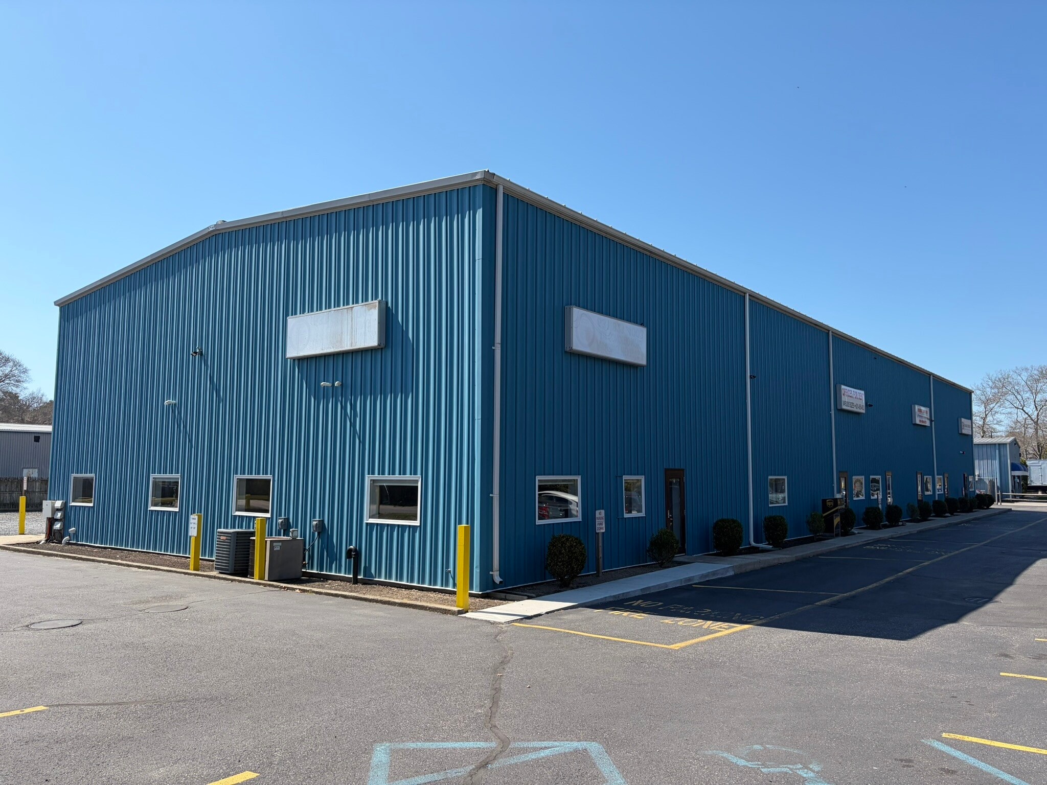 66 Old Country Rd, Quogue, NY for lease Building Photo- Image 1 of 10