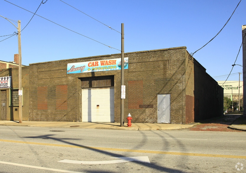 2245 E 14th St, Cleveland, OH for lease - Primary Photo - Image 1 of 15