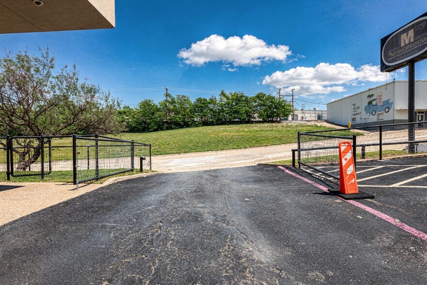 5316 Woodway Dr, Fort Worth, TX à louer - Photo du bâtiment - Image 3 de 11