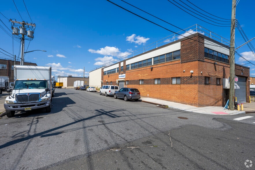 147-40 184th St, Jamaica, NY for lease - Building Photo - Image 2 of 5