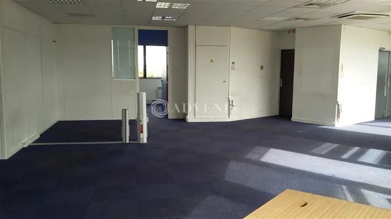 Office in Noisy-le-Grand for lease - Building Photo - Image 3 of 10