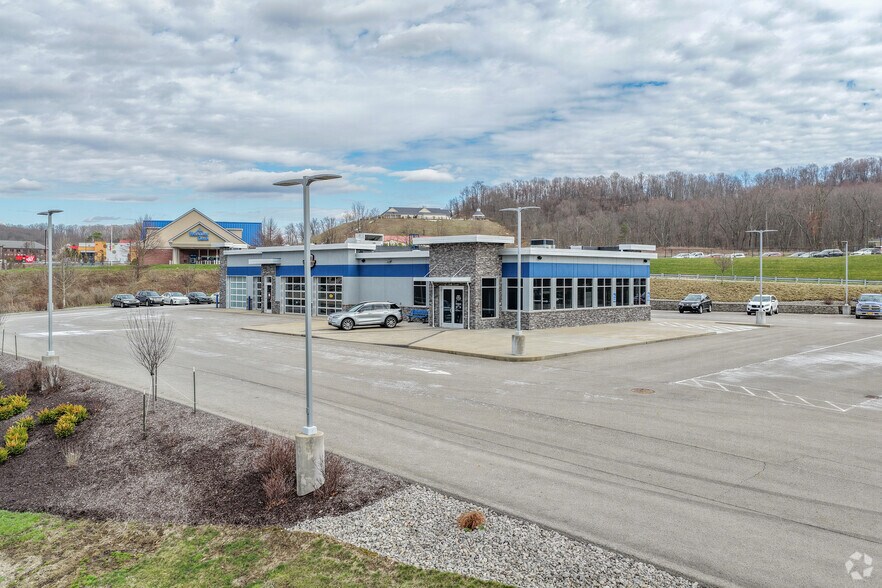 215 Scharberry Ln, Mars, PA à vendre - Photo du bâtiment - Image 3 de 10