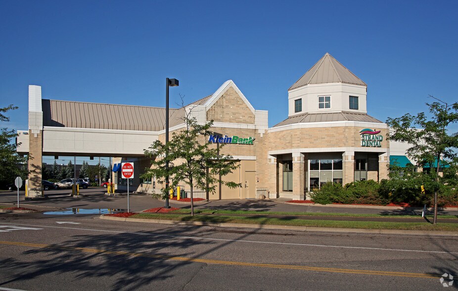 122-132 Pioneer Trl, Chaska, MN for sale - Building Photo - Image 3 of 6