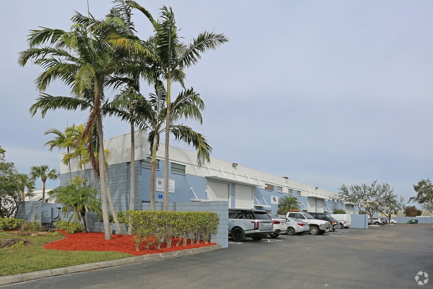 8335 NW 64th St, Medley, FL for sale - Primary Photo - Image 1 of 21