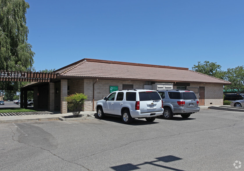 190-250 S Oak Ave, Oakdale, CA for lease - Primary Photo - Image 3 of 3