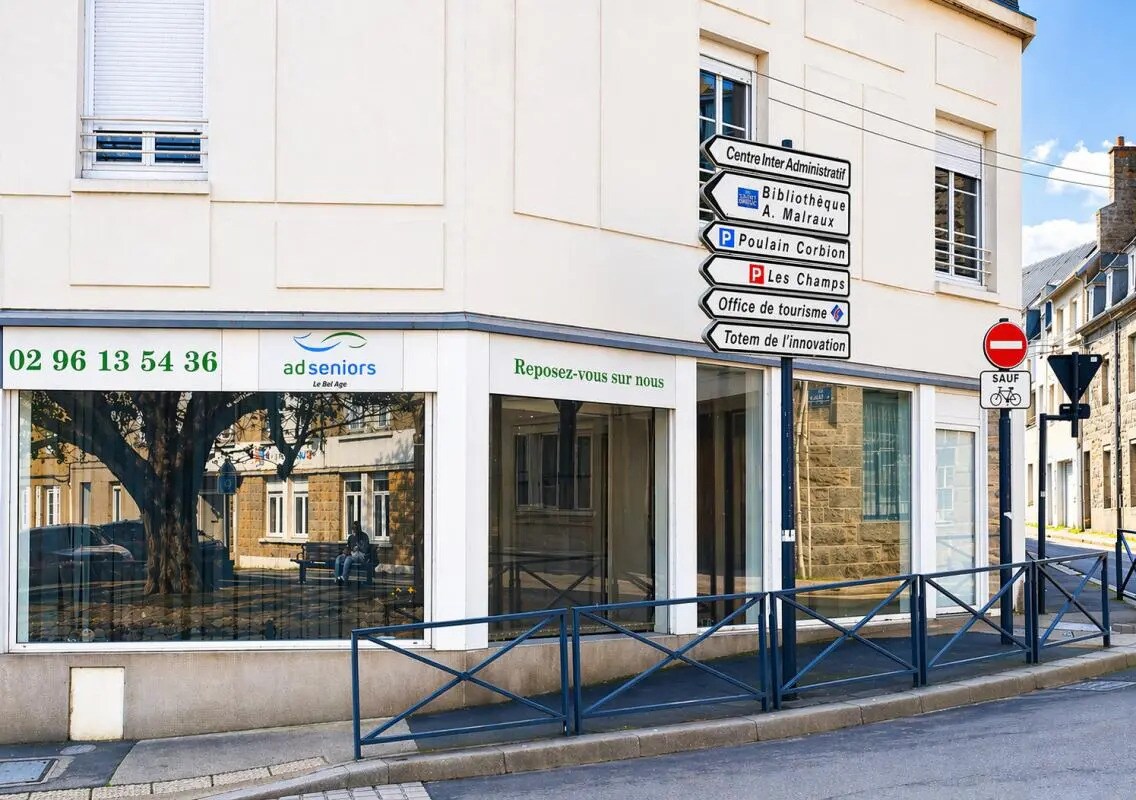 Retail in Saint-Brieuc for lease Building Photo- Image 1 of 9