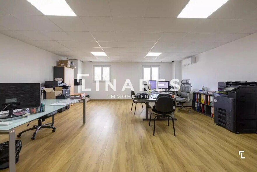 Office in Rognac for lease - Interior Photo - Image 1 of 7