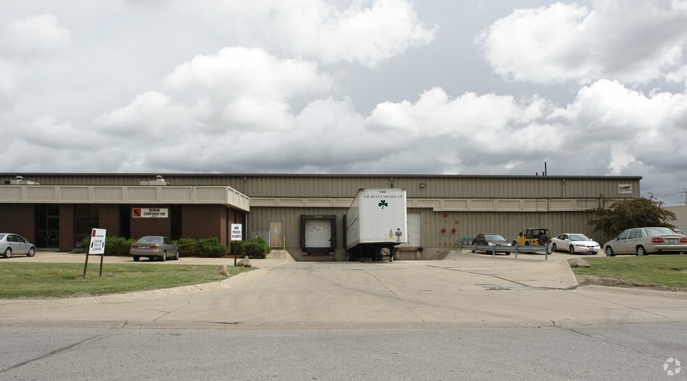 990-998 Valley Belt Rd, Brooklyn Heights, OH for lease - Building Photo - Image 2 of 4