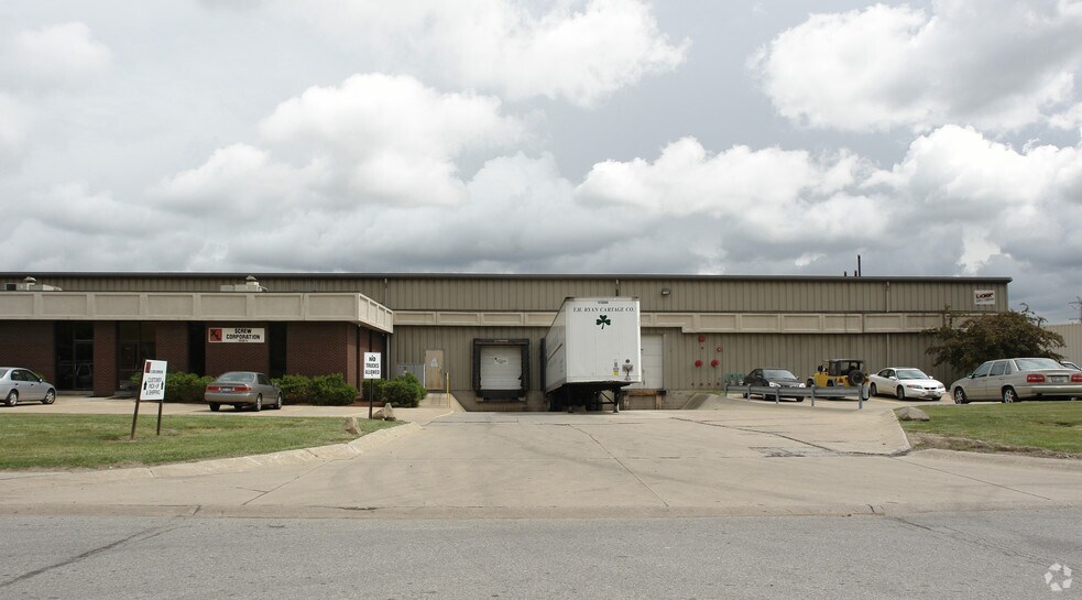 990-998 Valley Belt Rd, Brooklyn Heights, OH à louer - Photo du bâtiment - Image 2 de 4