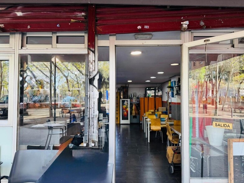 Retail in Barcelona, Barcelona for lease - Interior Photo - Image 2 of 2