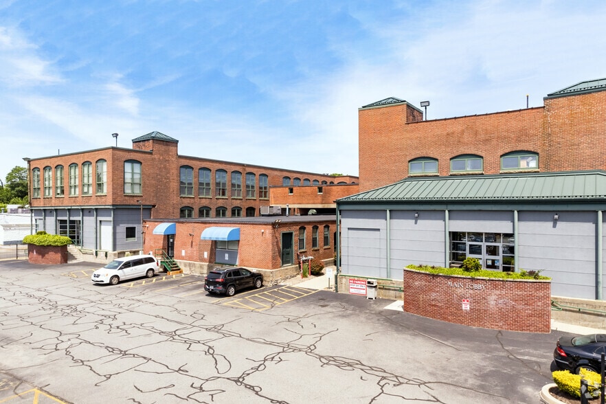 134 Thurbers Ave, Providence, RI à louer - Photo principale - Image 1 de 33