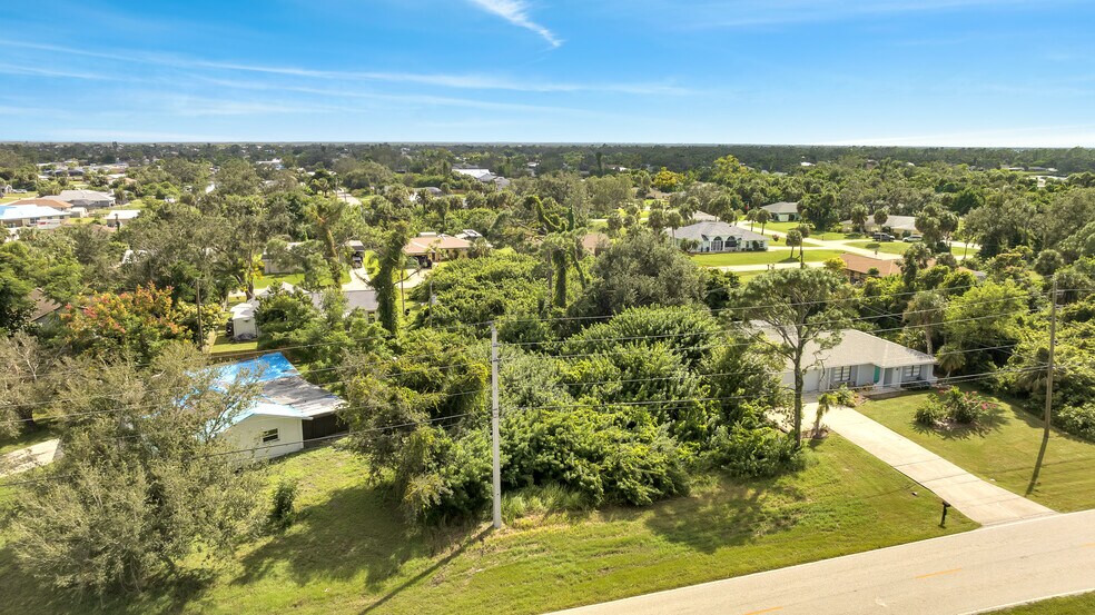 18571 Edgewater dr, Port Charlotte, FL à vendre - Photo du bâtiment - Image 3 de 7