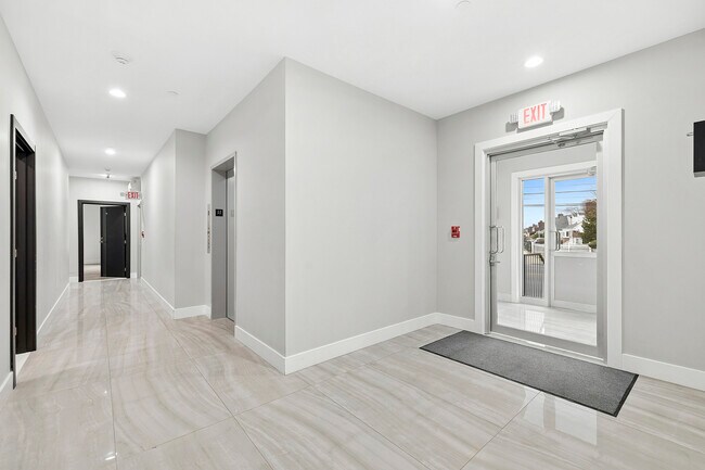 Plus de détails pour 533 Greenwich St, Hempstead, NY - Multi-résidentiel à vendre