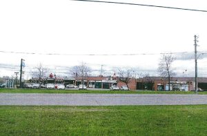 340 Eagle St, Newmarket, ON à vendre - Photo du bâtiment - Image 2 de 4