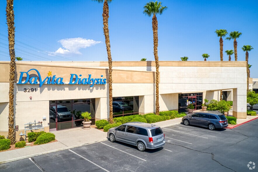 7660 W Cheyenne Ave, Las Vegas, NV à louer - Photo du bâtiment - Image 2 de 60