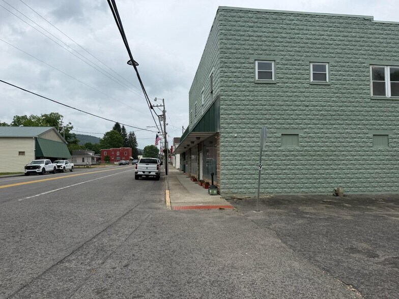 524 Nicholas st, Rupert, WV à vendre - Photo du bâtiment - Image 2 de 3