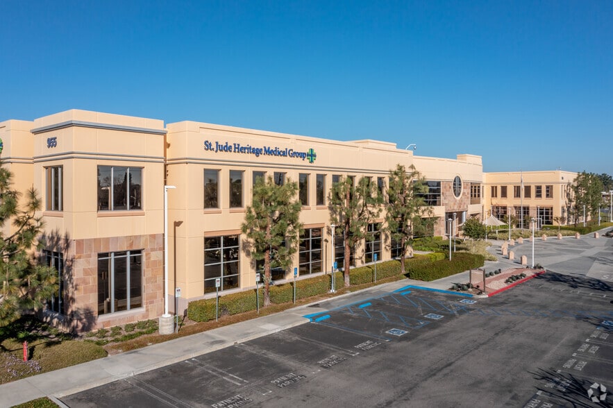 915 W Imperial Hwy, Brea, CA for lease - Primary Photo - Image 2 of 3