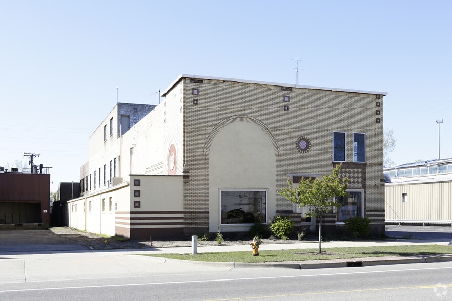 408 W Main St, Benton Harbor, MI à louer - Photo du bâtiment - Image 2 de 118