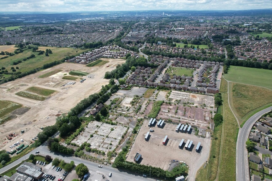 Manston Ln, Leeds for lease - Building Photo - Image 3 of 4