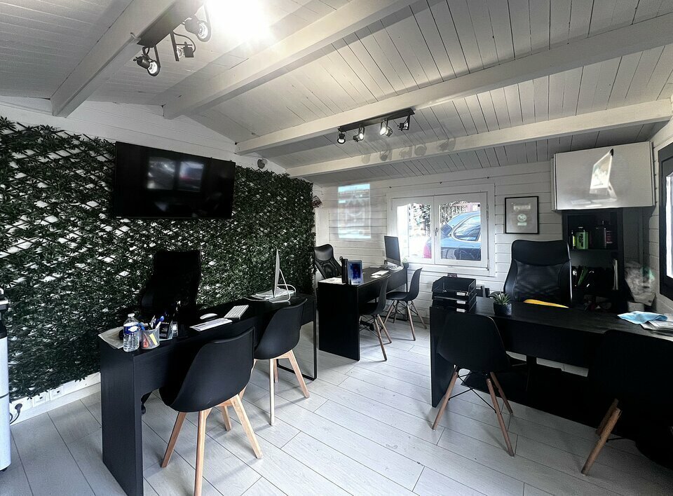 Retail in Nice for sale Interior Photo- Image 1 of 3