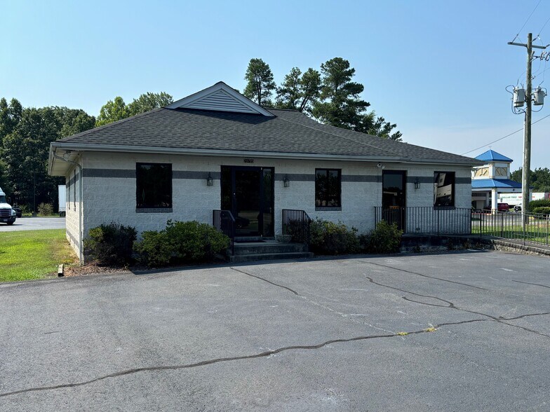 23795 Rogers Clark Blvd, Ruther Glen, VA à louer - Photo du bâtiment - Image 2 de 10