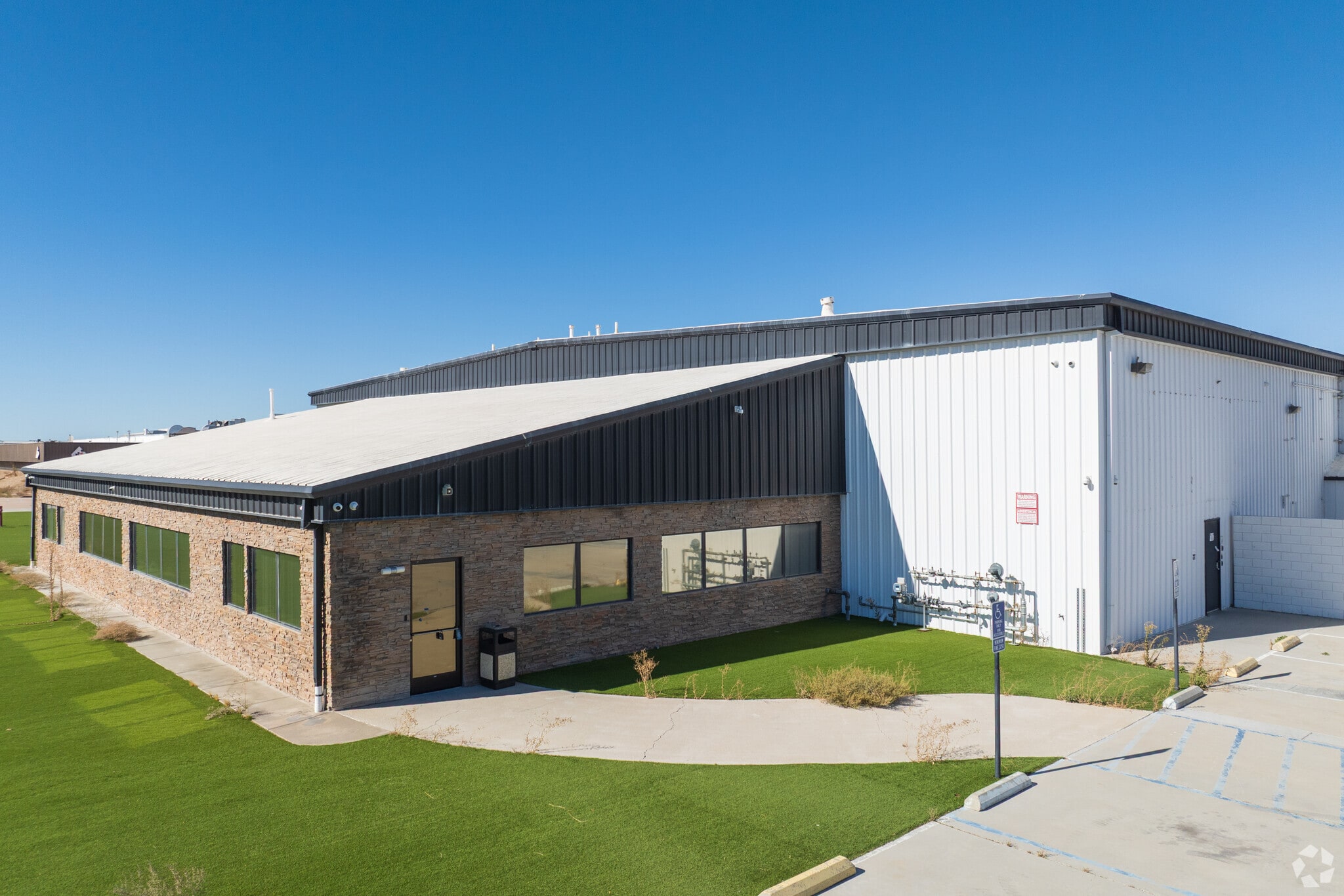 9486 Holly Rd, Adelanto, CA for lease Primary Photo- Image 1 of 5