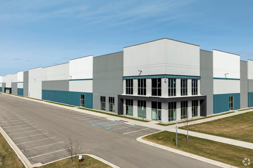 10035 Assembly Park Dr, Wixom, MI à louer - Photo principale - Image 1 de 5