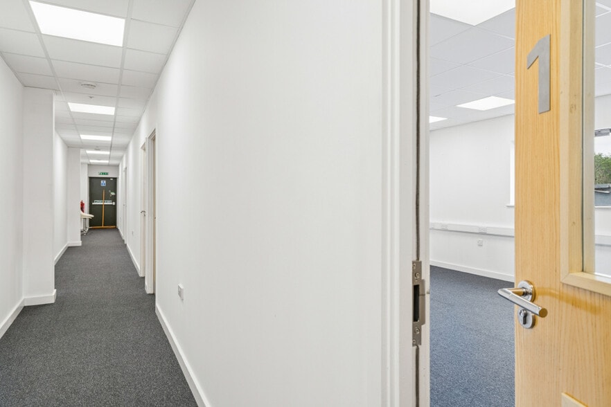 Bicester Rd, Westcott for lease - Building Photo - Image 2 of 8