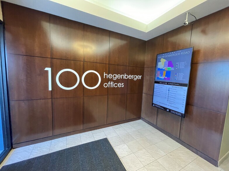 100 Hegenberger Rd, Oakland, CA à louer - Photo intérieure - Image 1 de 26