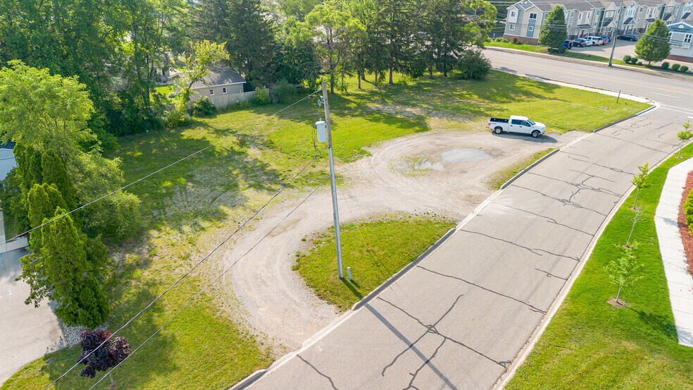 915 E Broomfield St, Mount Pleasant, MI à vendre - Photo du bâtiment - Image 3 de 5