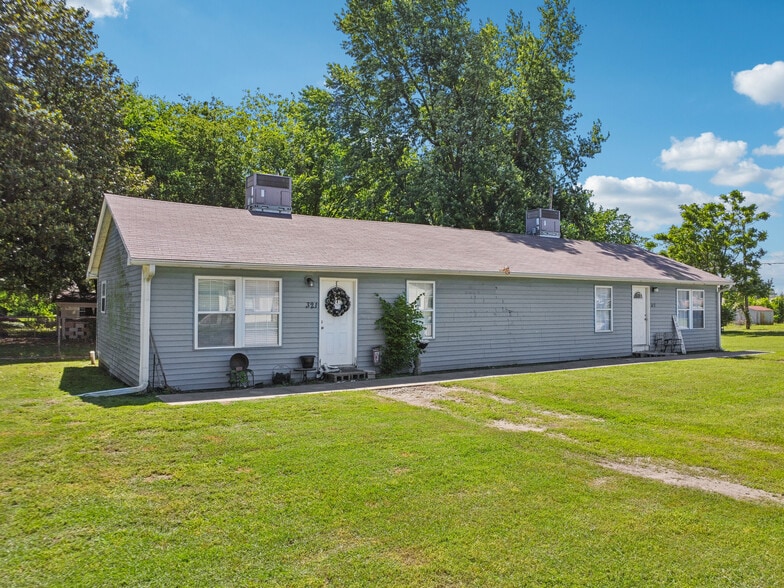 Portfolio of Collinsville Properties portfolio of 5 properties for sale on LoopNet.ca - Building Photo - Image 2 of 23