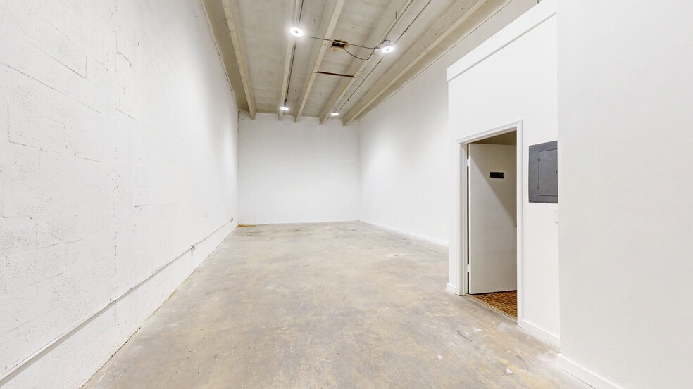 7506-7560 NW 70th St, Miami, FL for lease - Matterport 3D Scan - Image 2 of 29