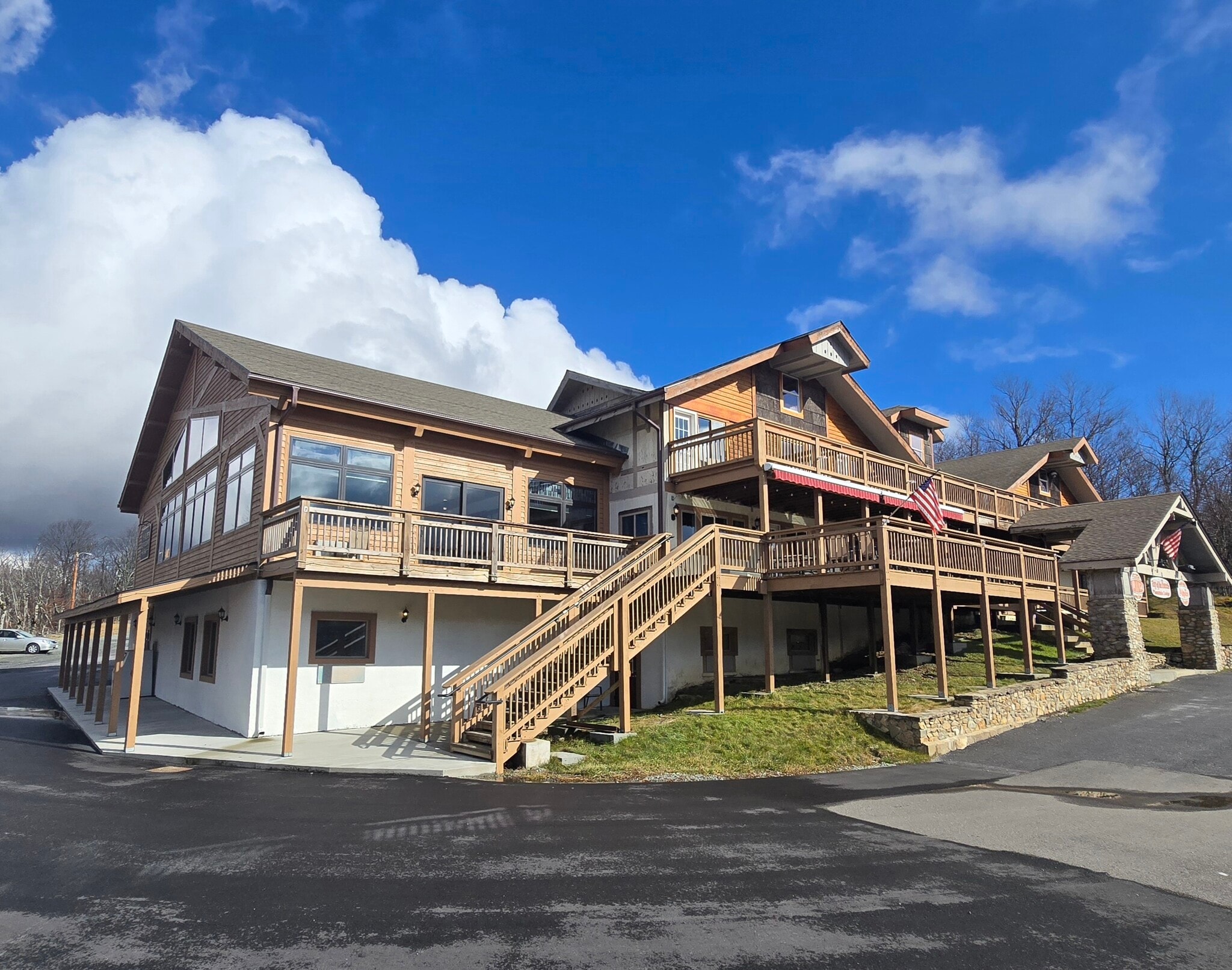 606 Beech Mountain Pky, Beech Mountain, NC for sale Primary Photo- Image 1 of 2