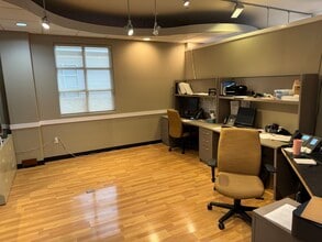 411 N Clarendon Ct, Savoy, IL for lease Interior Photo- Image 1 of 6