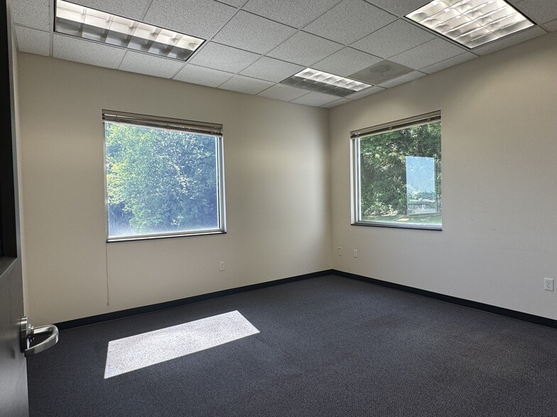 3077 NW St Helens Rd, Portland, OR for lease - Building Photo - Image 2 of 9