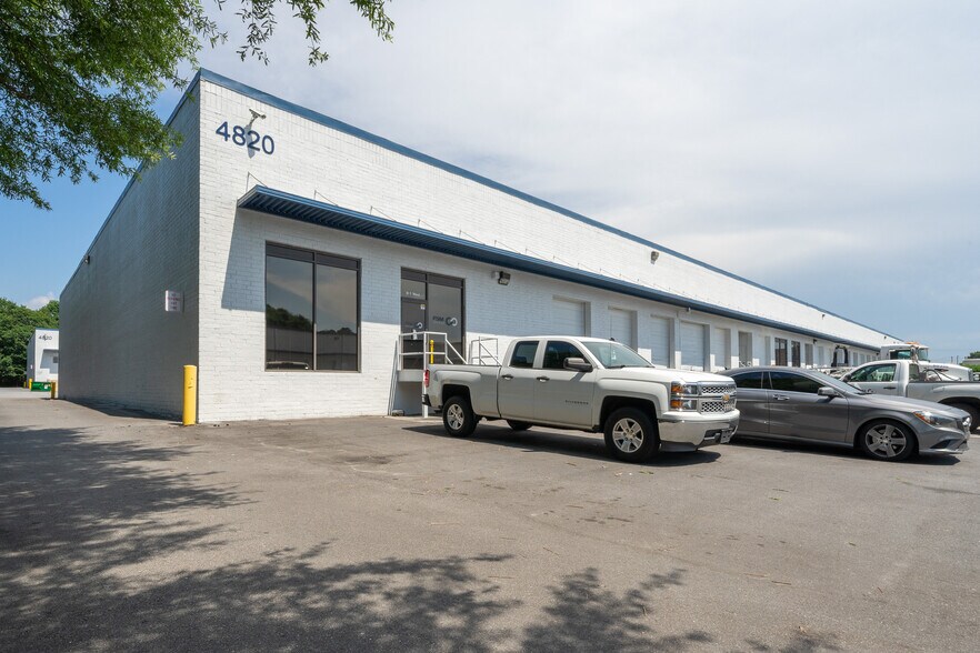 4820 Clark Howell Hwy, College Park, GA à louer - Photo du bâtiment - Image 2 de 5