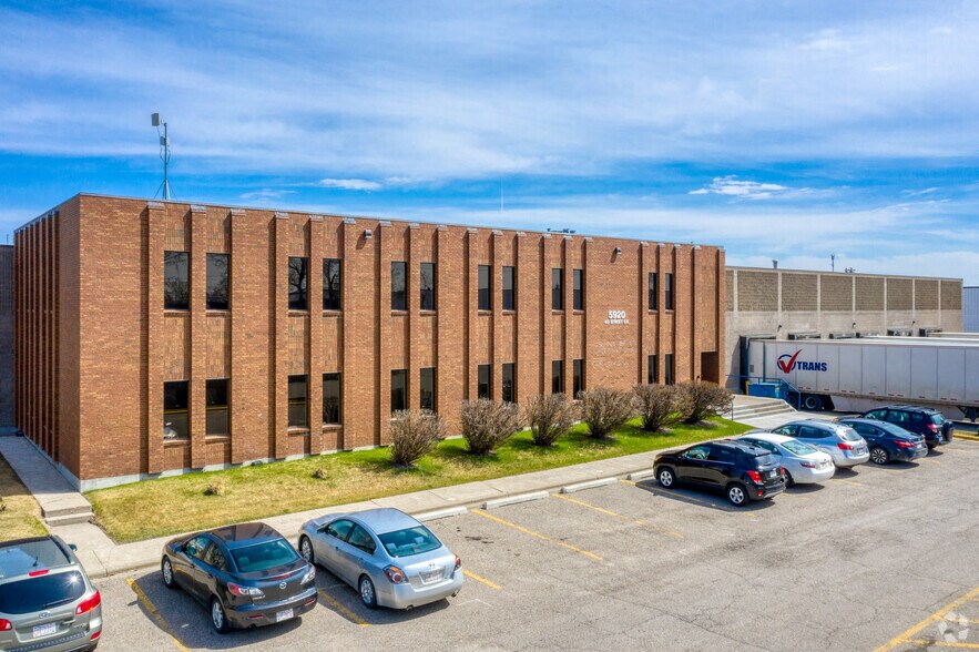 5920 40th St SE, Calgary, AB à vendre - Photo du bâtiment - Image 1 de 4