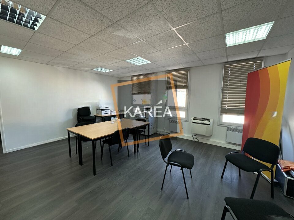 Office in Bussy-Saint-Georges for lease Interior Photo- Image 1 of 15