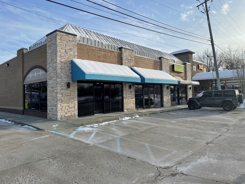 3290 Pontiac Trail, Commerce Township, MI for lease - Building Photo - Image 2 of 3
