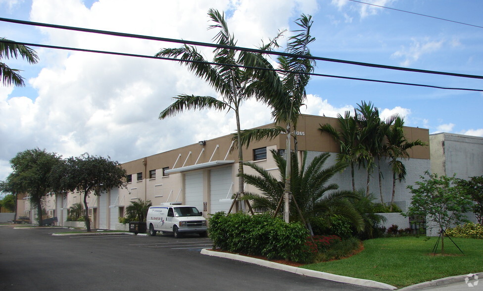 8335-8349 NW 64th St, Miami, FL for sale - Building Photo - Image 2 of 19