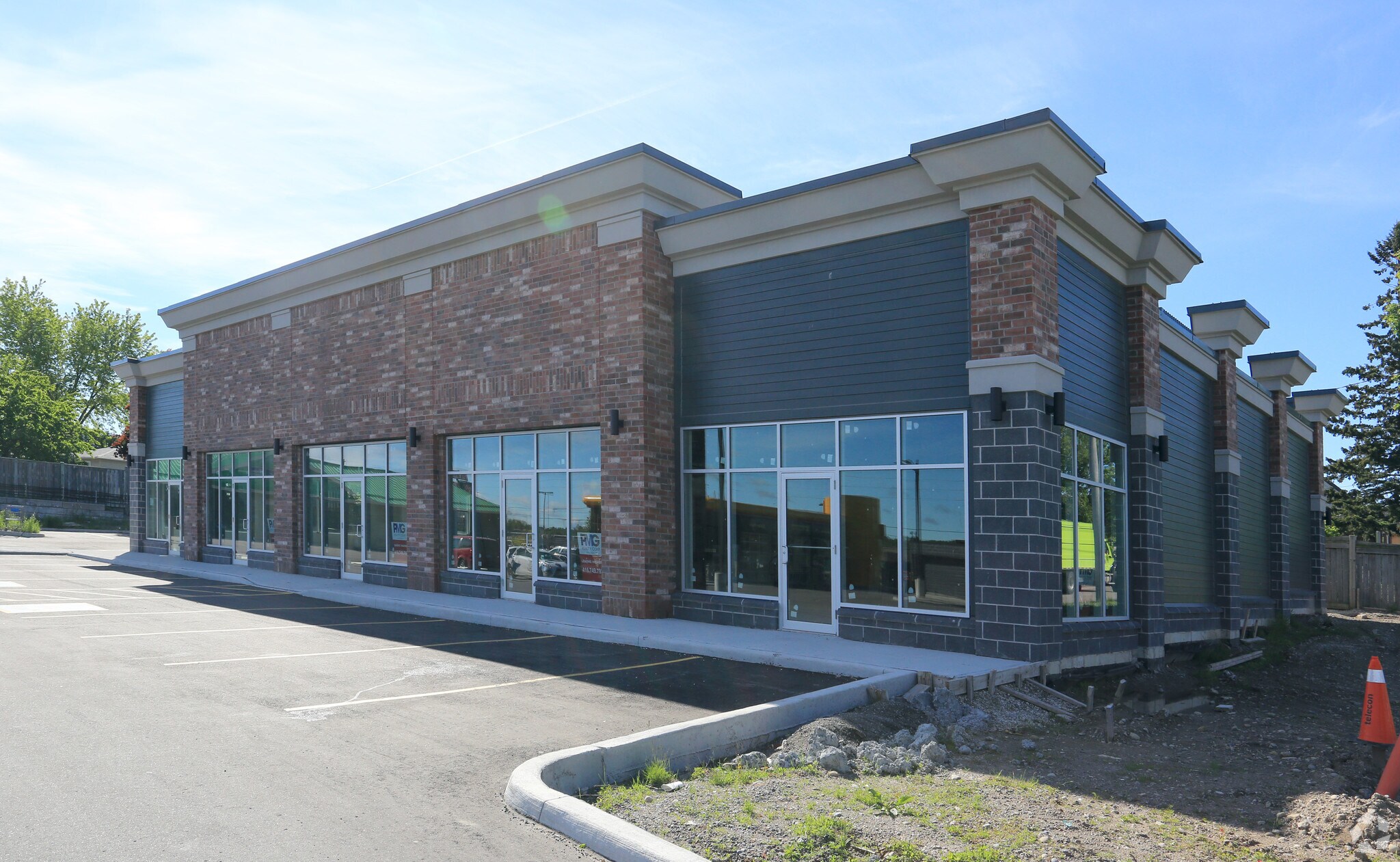 1303-1323 King St E, Oshawa, ON à vendre Photo principale- Image 1 de 1