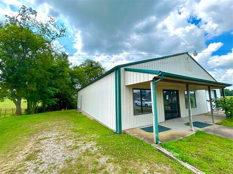1370 S Dixie St, Horse Cave, KY à vendre - Photo du bâtiment - Image 1 de 6