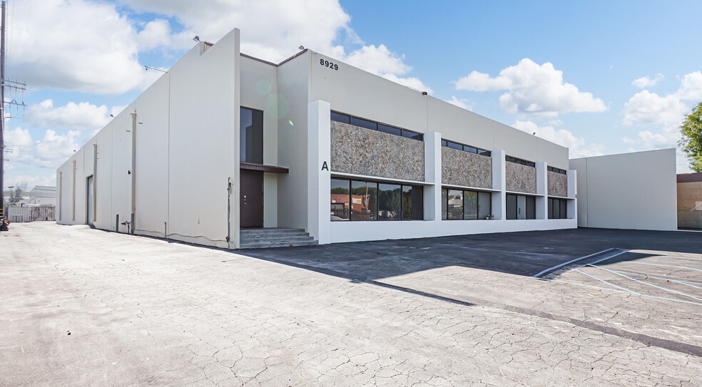 8929 Oso Ave, Chatsworth, CA for lease - Building Photo - Image 2 of 10