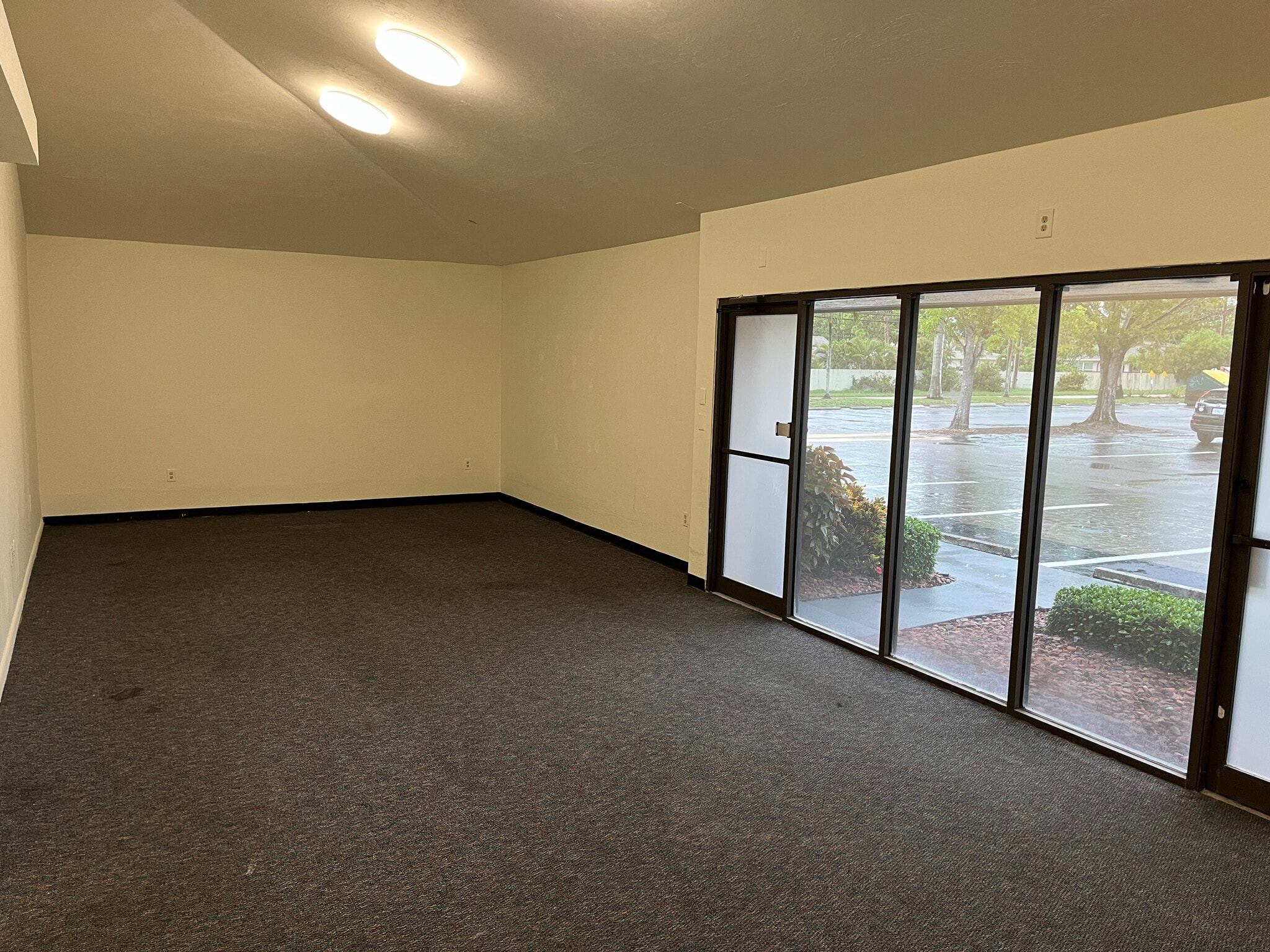 12995 S Cleveland Ave, Fort Myers, FL à louer Photo intérieure- Image 1 de 4