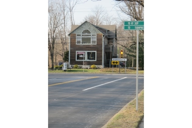 390 Commerce Dr, Fort Washington, PA for lease - Building Photo - Image 3 of 5
