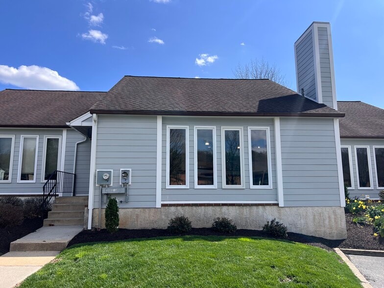 300 N Pottstown Pike, Exton, PA à vendre - Photo du bâtiment - Image 2 de 5