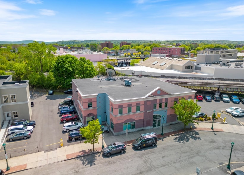 Walton Street Office portfolio of 2 properties for sale on LoopNet.ca - Building Photo - Image 3 of 15