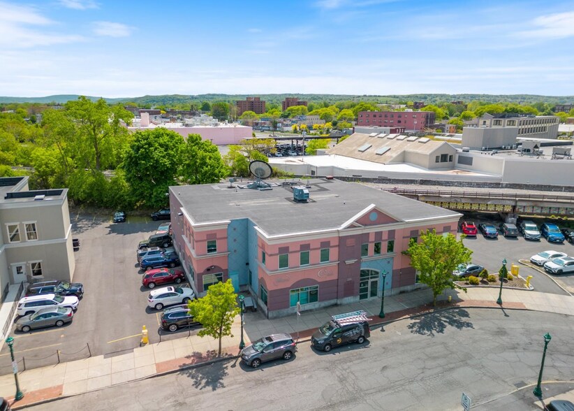 Walton Street Office portefeuille de 2 propriétés à vendre sur LoopNet.ca - Photo du bâtiment - Image 3 de 15