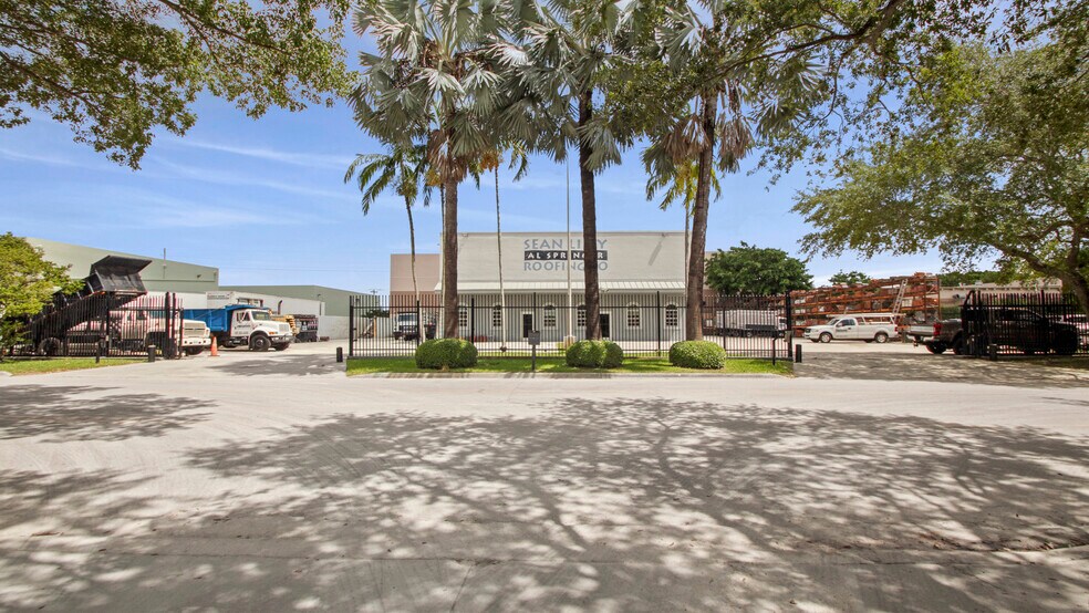 14701 SW 137th St, Miami, FL à louer - Photo du bâtiment - Image 3 de 55